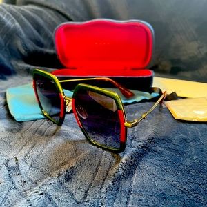 Gucci sunglasses authentic big frame